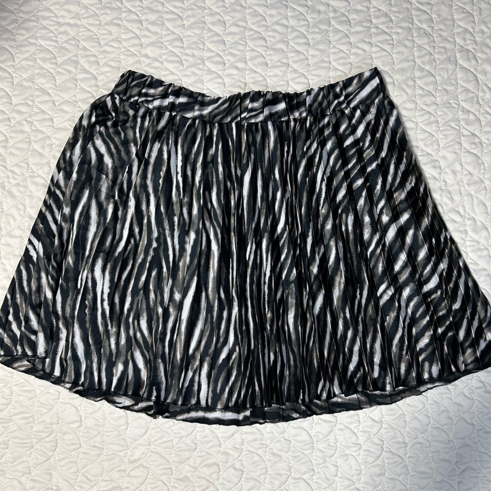 ZARA Zebra Print Pleated Skort Skirt Size XL Black and White